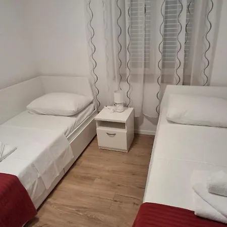 Kuca Za Odmor Dinko, Sucici, *