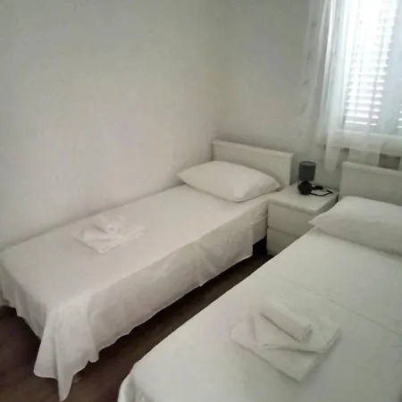 Holiday home Kuca Za Odmor Dinko, Sucici, Mirlovic Zagora